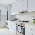 Portucale ! Modern 2br Flat With Garage Apartament Lizbona