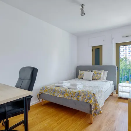 Portucale ! Modern 2br Flat With Garage Appartamento