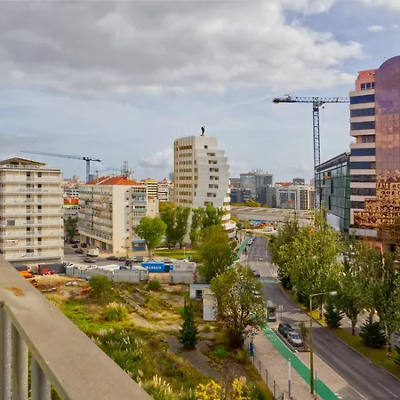 Portucale ! Modern 2br Flat With Garage Lisbona