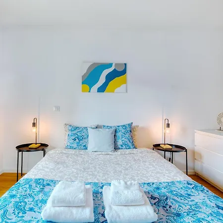 Portucale ! Modern 2br Flat With Garage Lisbona