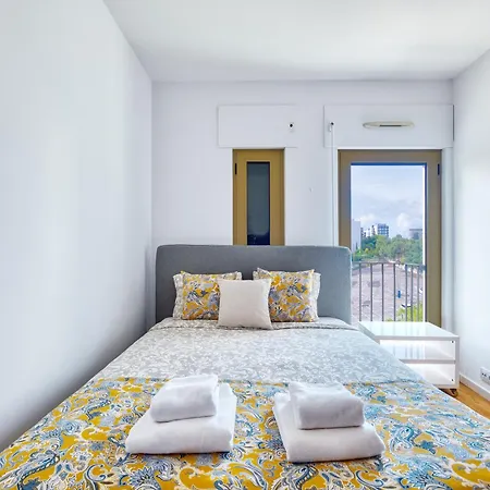 Portucale ! Modern 2br Flat With Garage Lisbona