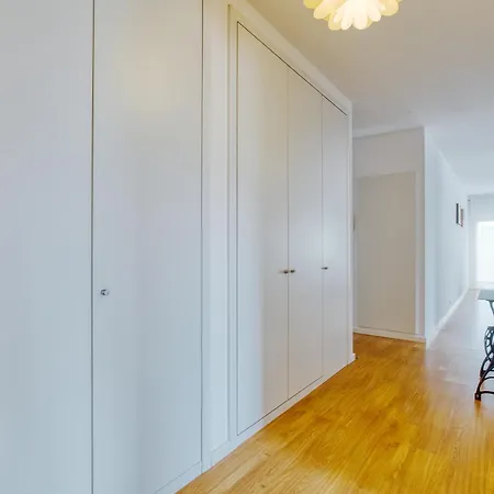 Portucale ! Modern 2br Flat With Garage Appartamento Lisbona